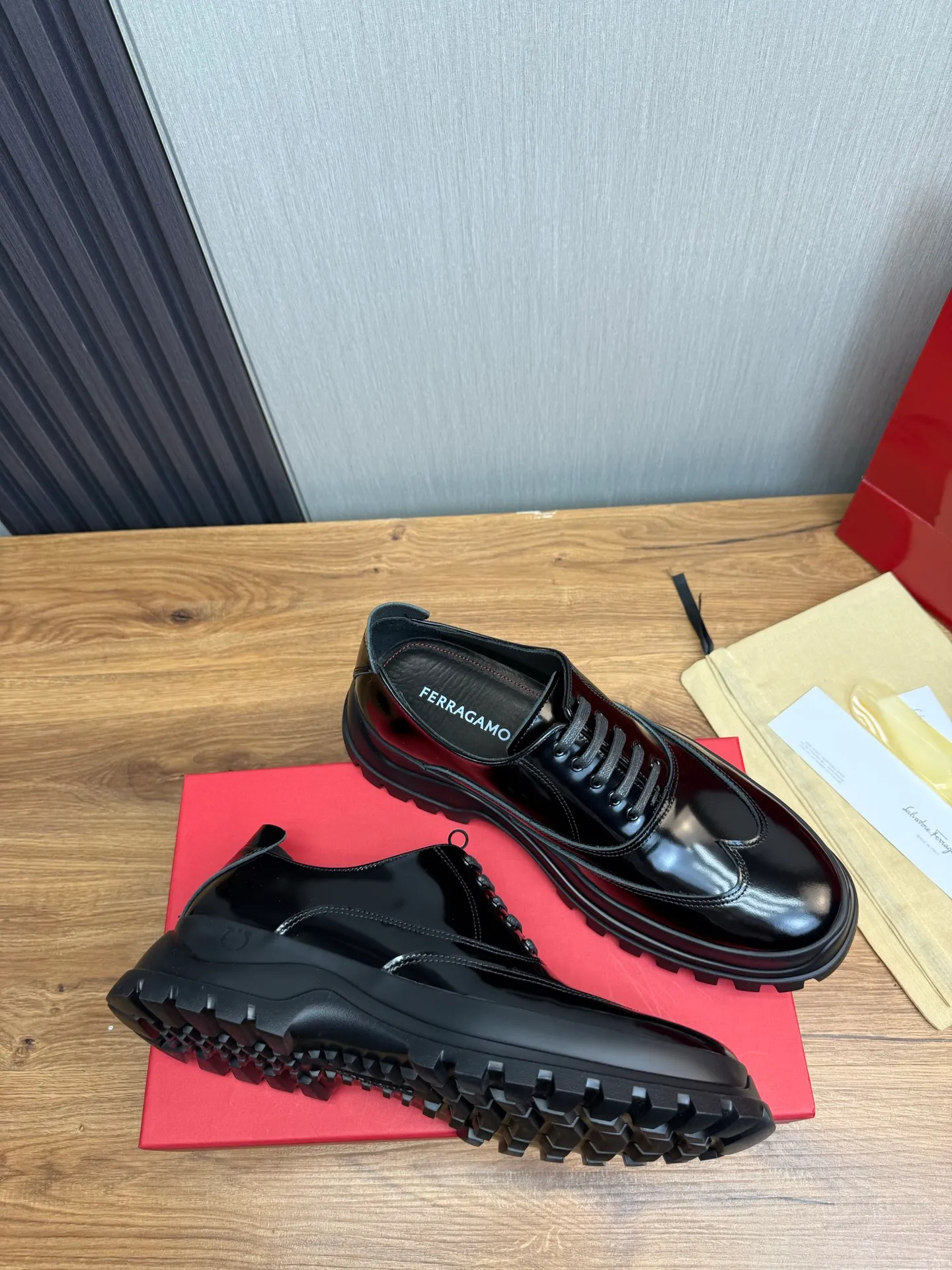 Men's shoes 💰880💰 Ferragamo. [Ferragamo] Men's Loaf leather shoes, the latest hot style, 1:1 original purchase quality, top quality, imported open-edge beaded cowhide leather on the upper, hand-made three-dimensional stitching highlights the round toe design, the inner feet are made of imported cowhide, with original wear-resistant rubber outsole, matching code 39-44, (38, 45 custom-made, non-refundable)